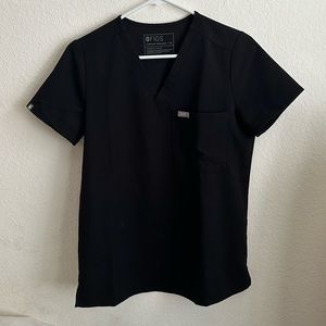 FIGS scrub top in black